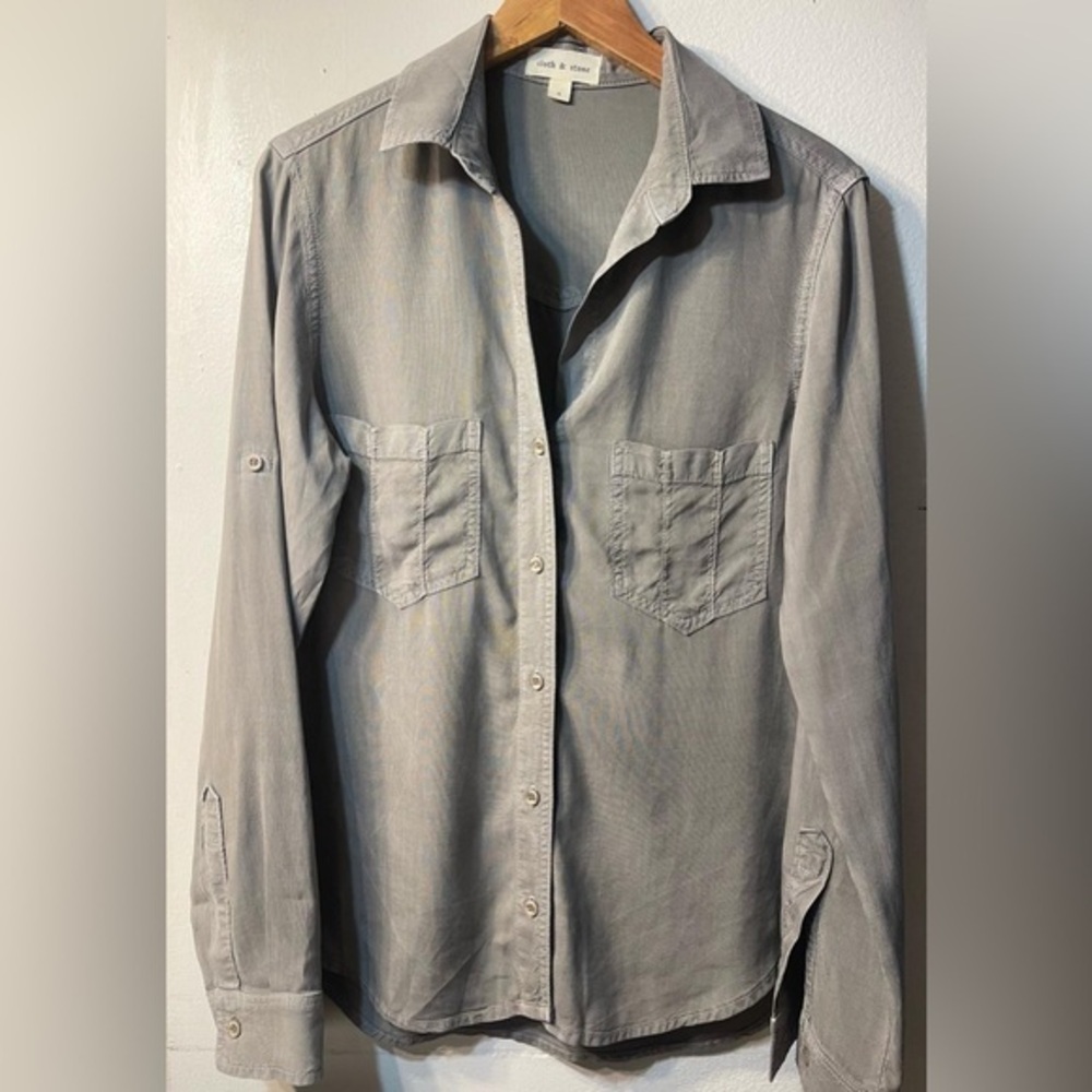 Cloth & Stone Anthropologie 66170 sz Small Green stone washed vneck button down